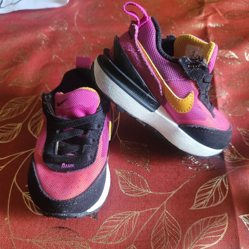 Nike shoes size 4c great condition